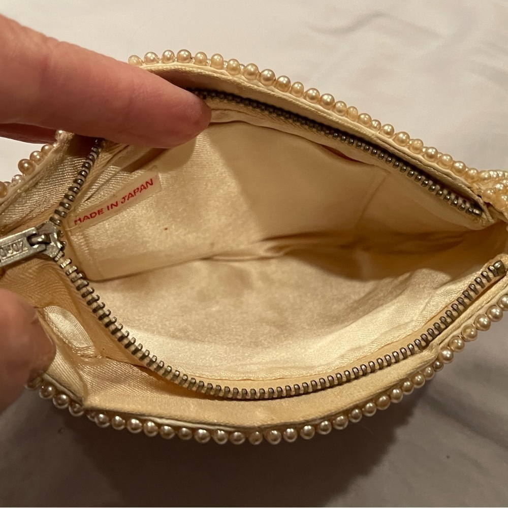 Vintage, seed pearl and sequin coin purse. Zip closure. - Picture 3 of 6
